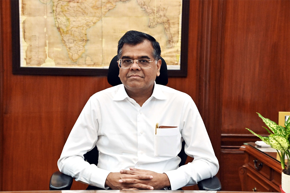 तो कैबिनेट सचिव किसके अधीन?