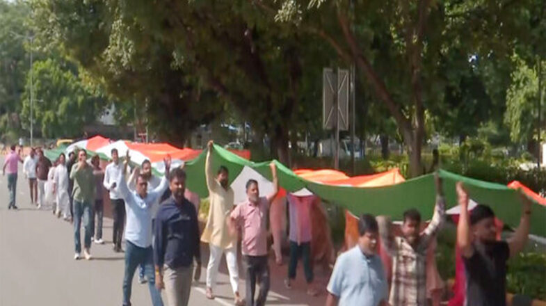 राष्ट्रपति भवन के पास ‘आप’ ने निकाला ‘तिरंगा मार्च’