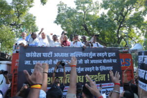 भाजपा का रांची में खरगे की टिप्पणी में विरोध प्रदर्शन