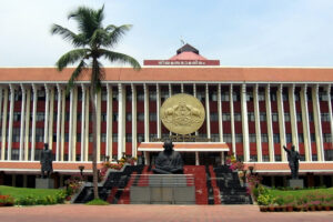 छात्रावास में लाठीचार्ज को लेकर केरल विधानसभा में हंगामा