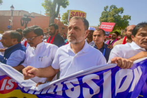 क्या सचमुच सोनिया ने राहुल को रोका था?
