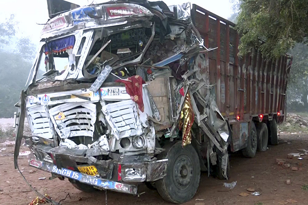 ग्वालियर में ट्रक ने श्रद्धालुओं को कुचला, 15 की मौत