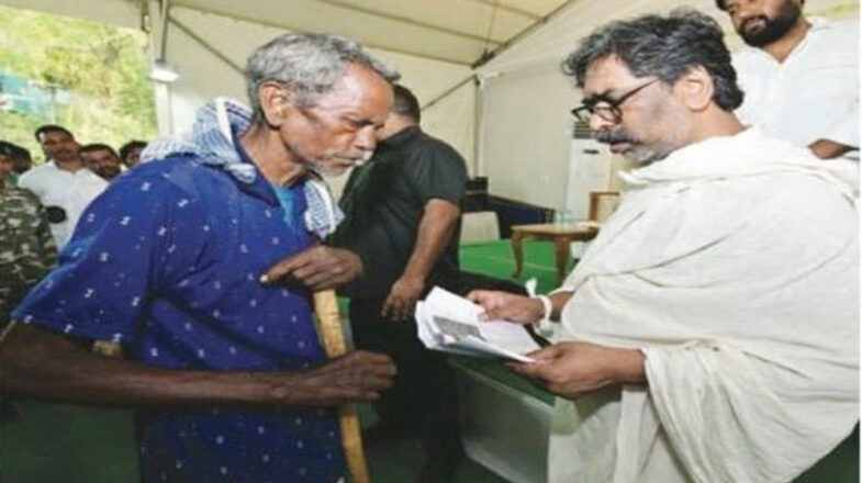 व्यक्तिगत दुख को पीछे छोड़ नेमरा में जनसेवा में जुटे सीएम हेमंत सोरेन