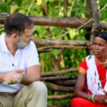 बैगा आदिवासियों से मिले राहुल