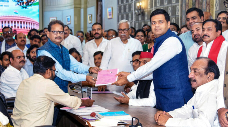धनराज नाथवानी को राज्यसभा भेज रहे हैं अखिलेश