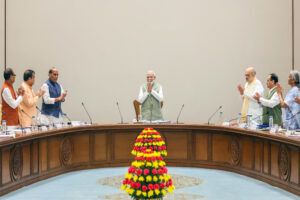 मोदी मंत्रिमंडल में वैकेंसी बढ़ रही है