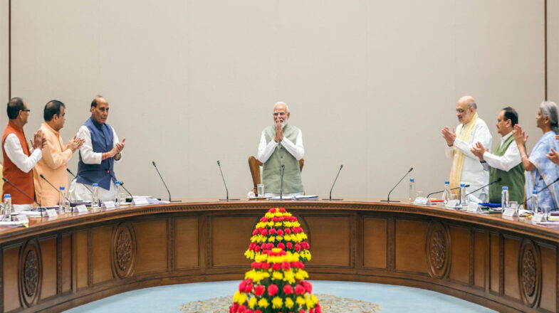 मोदी मंत्रिमंडल में वैकेंसी बढ़ रही है