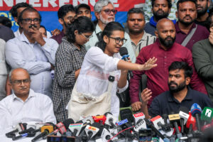 नेहा बोरा, प्रशांत भूषण पर कांग्रेस की सफाई