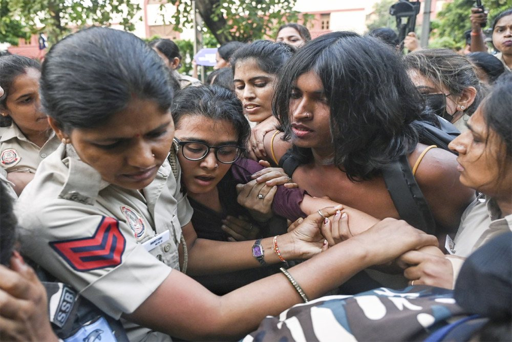 दीपके, नेहा पुलिस हिरासत में