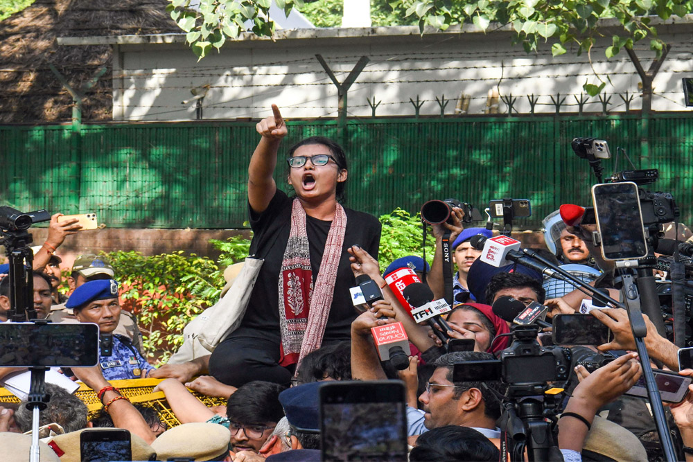 लेफ्ट के नए नेता निकल रहे हैं