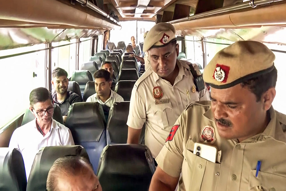 मुंबई, पुणे, नासिक से सैकड़ों लोग पकड़े गए