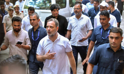 आयोग और भाजपा पर राहुल का हमला