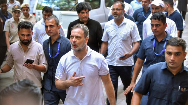आयोग और भाजपा पर राहुल का हमला