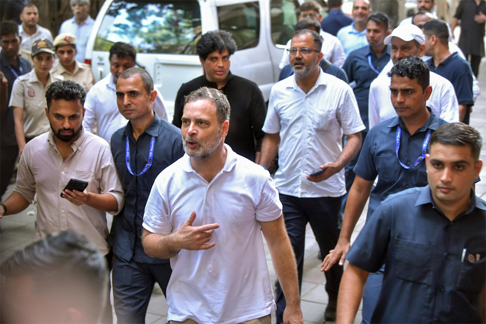 आयोग और भाजपा पर राहुल का हमला