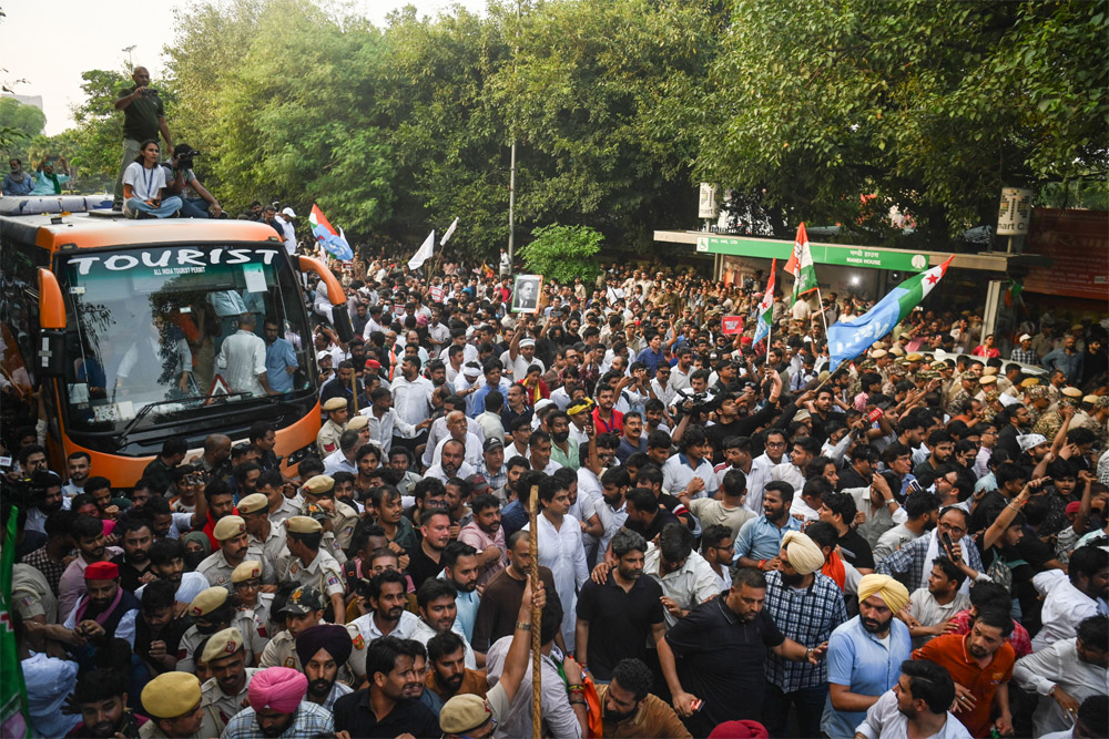 विपक्ष का सुप्रीम कोर्ट तक मार्च