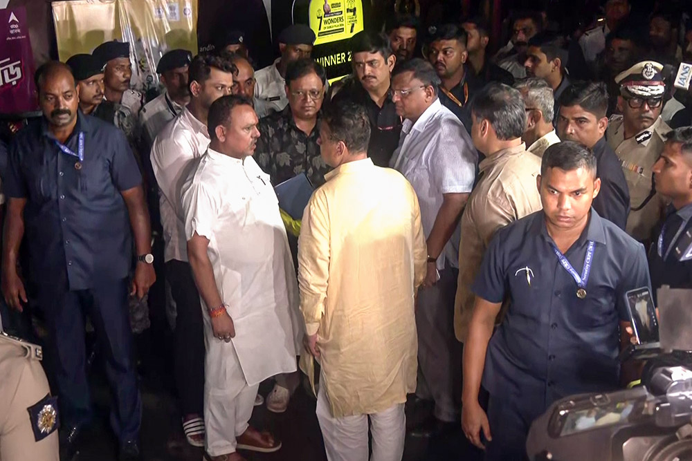 सीएम पर भतीजे को बचाने का आरोप